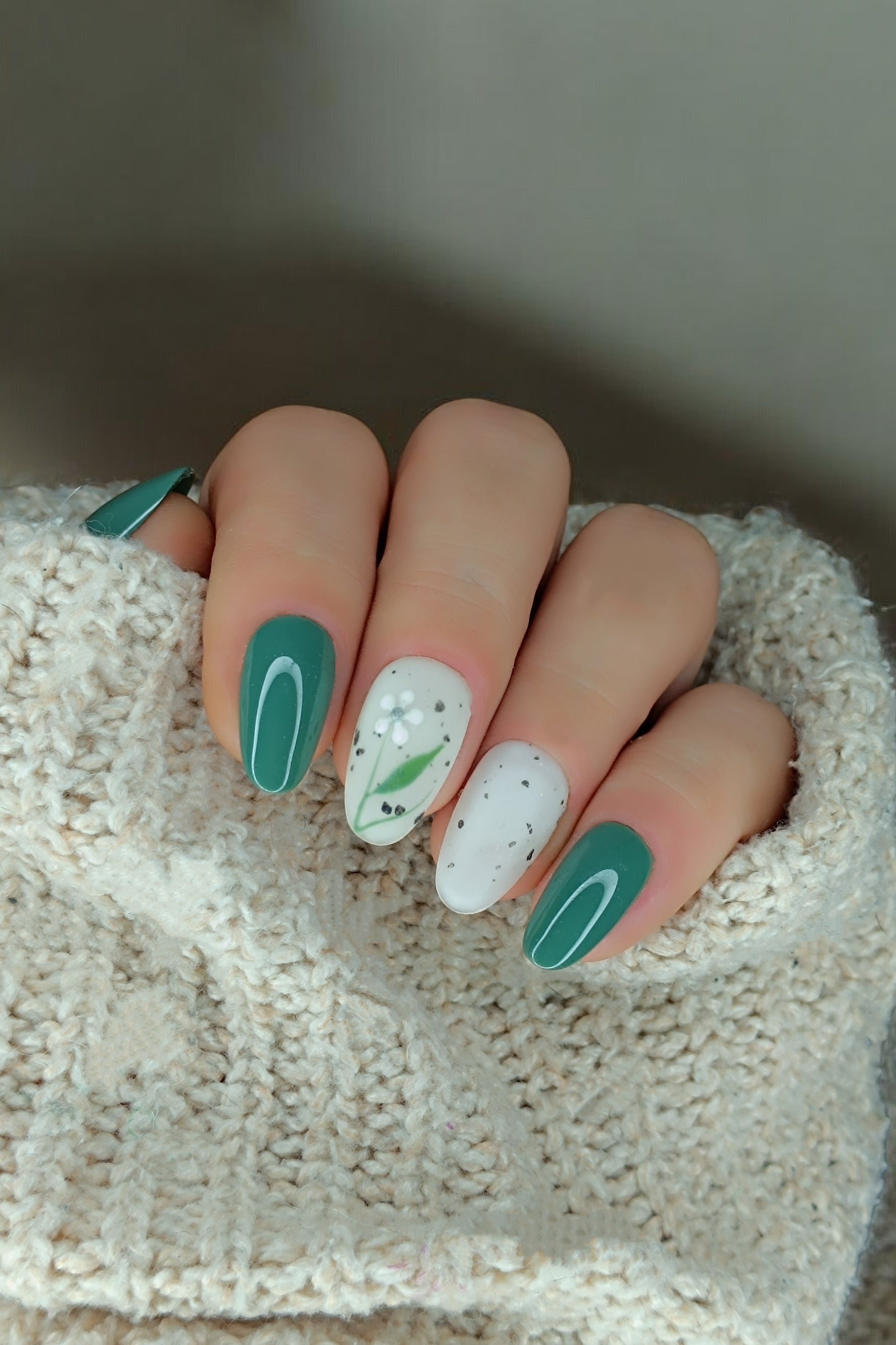 PÂQUERETTE - OVAL COURT