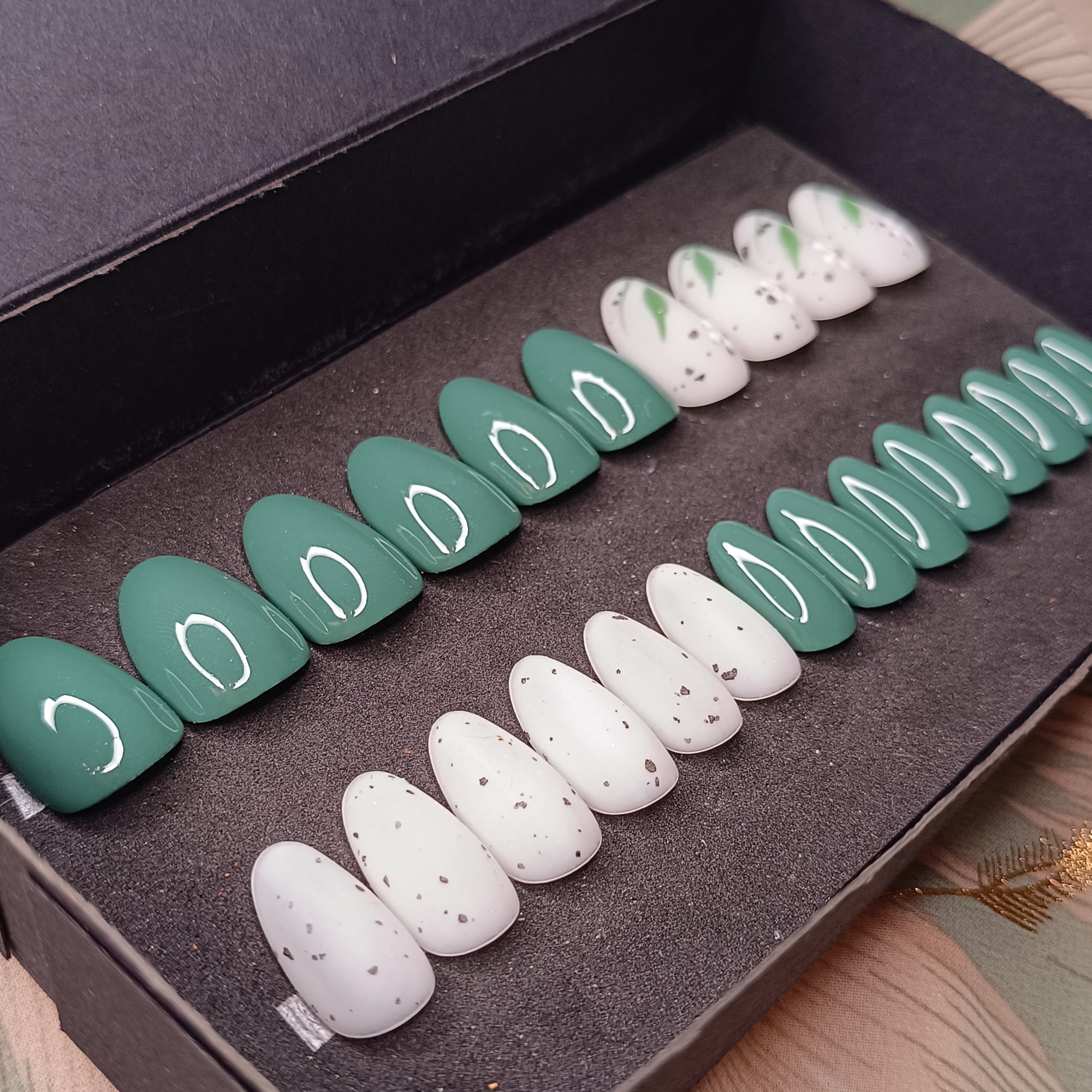 PÂQUERETTE - OVAL COURT